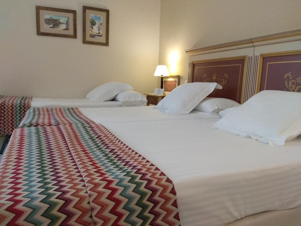 Alcazar De La Reina Hotel