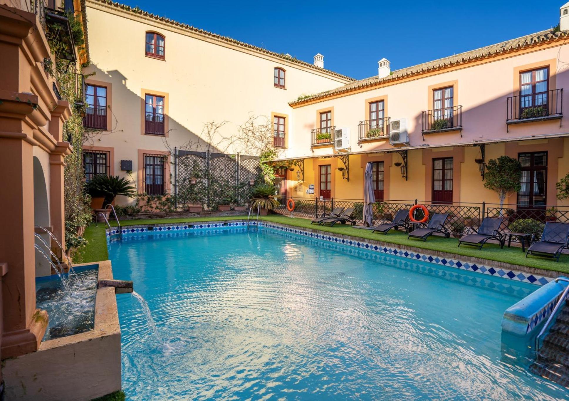 Alcazar De La Reina Hotel